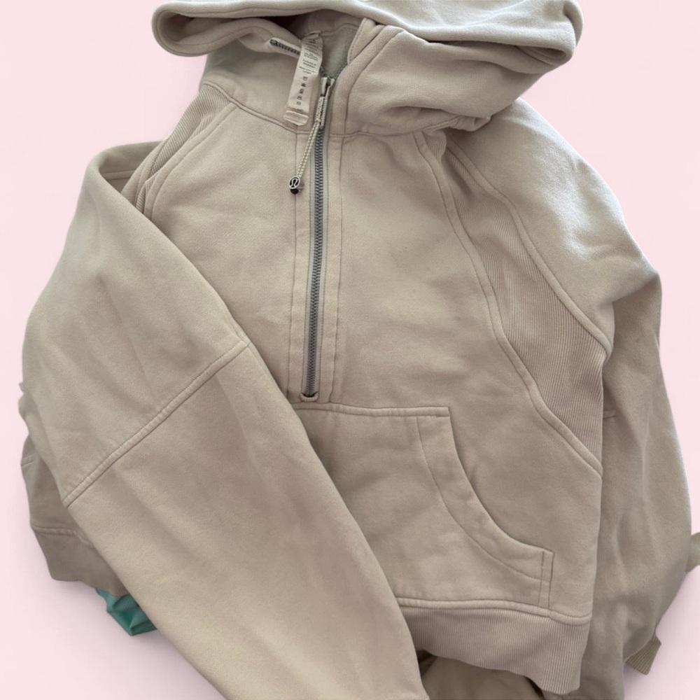 Lululemon Cropped Scuba Beige